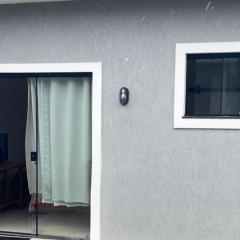 Suíte privativa aconchego a alguns passos da praia