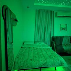 استديو عصري مميز بدخول ذاتي