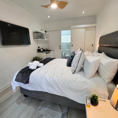 55 Albatross Guesthouse