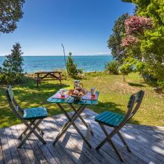 Tuis Song - Golden Bay Holiday Home