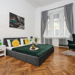 Lumina bright apartment in the City Center