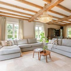 Huswell - Authentic Serene Vacation Hideaway with Pond