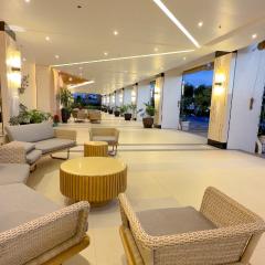 One br cozy resort style condo sunset view balcony Robinson Las Pinas with free parking