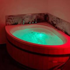 Jacuzzi Loft in the Center of Riga