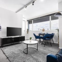 Stylish 2BR Cityside apt with Pool, Gym and Parking