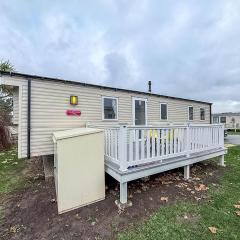 Great 8 Berth Caravan For Hire At Seawick Holiday Park In Essex Ref 27227Sw