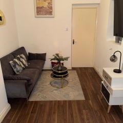 Modern 1-Bedroom Flat in Trendy Leytonstone