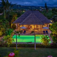 Villa Agus Mas - Serene & calm beachfront villa!
