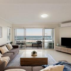 Luxury Beachfront 2BR Pool, Spa, Parking and Views