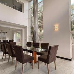 4 Bedroom Luxury House in Sandton