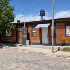 Casa Amplia 2 Dormitorios con Cochera Cerrada y Patio privado