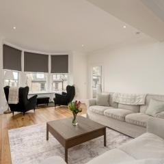 Elegant 2-Bedroom Apartment in Edinburgh New Town near Princes Street