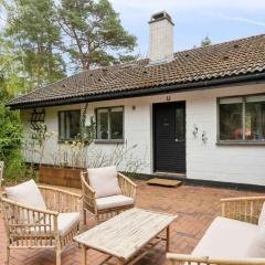 Moderniseret 70'Er-Sommerhus I Skoven Nær Strand