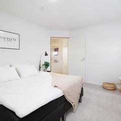 Spacious 1BR Apartment Near City Center by FeelsHome