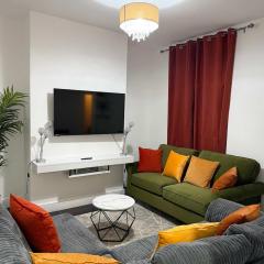 Spacious 4 Bed Cardiff House Near City Centre with Parking