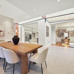 MUR1 - Modern and Stylish 6-bed House in Wimbledon