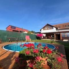 Apartment with garage and garden