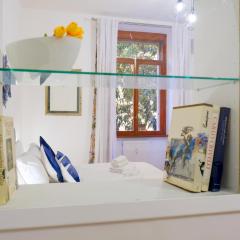 Elegantis Barberini Modern Apartment - Comfort in Rome Most Charming District