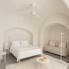 Unique small stonehouse at Thira