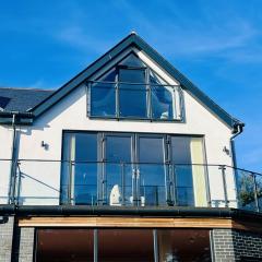 Bright & Modern 4-Bed Felixstowe Duplex with Parking, Near Sea