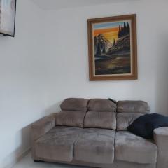 Apartamento na praia 2 qt com quintal e churrasqueira