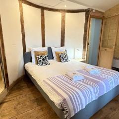 L'Atelier Paget 2 pers Face Château place de Parking