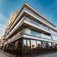 Beautiful Life - Spacious 3 Room Oasis, Garage, Playground