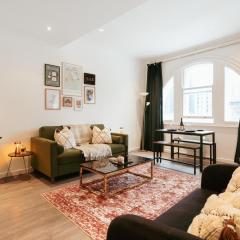 Central & Chic Flat-Sleeps 4-By FabAccommodation