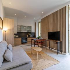 Chic 2-Bedroom with Private Garden & Sea Glimpse