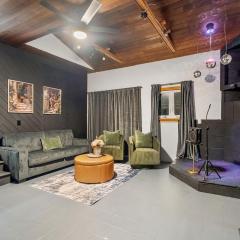 FingerLakes! Hot Tub! LRG Home! Sleeps 12 Dogs ok!