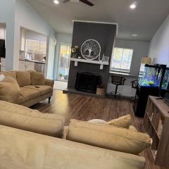 Family house close airport & Lewisville Lake!