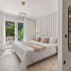 Beach 9 min Golf Private yard Parking 2 Pools