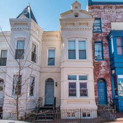 BBQ + Games • 5 BR Victorian • Sleeps 10