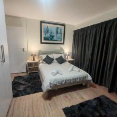 Central, Spacious GF Apartment, access to N1,N2,M5