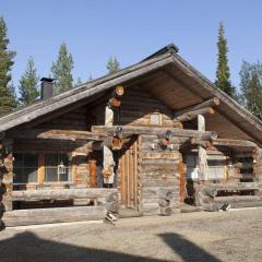 Metsäylläs - Äkäslompolo, hirsimökki