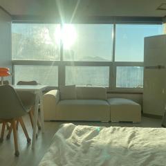 범계역2분 거리 퀸침대2개 무료주차가능 뚫린뷰가 일품