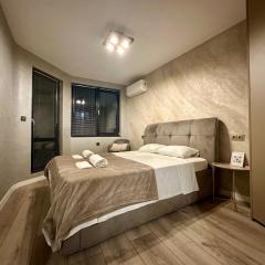 Casa Nova with Free Garage Parking