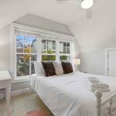 Cozy Carriage House - Clarendon Getaway