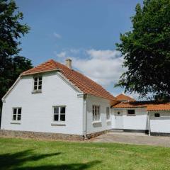 Bright Modern Holiday Home Near Hindemae