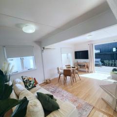 Five Olives Holiday House - 350m to beach