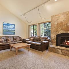 Blue Goose with Hot Tub & SHARC Access