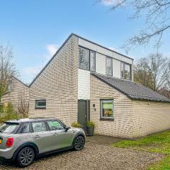 Cozy Home In Hoeven With Wifi