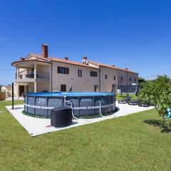 Luxurious apartment with pool