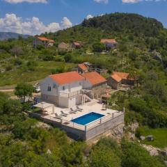 Family friendly house with a swimming pool Vrpolje, Sibenik - 25004