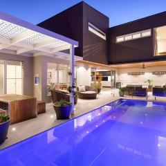 Absolute Noosa Waterfront -Pool-Gym-Sauna-Pontoon