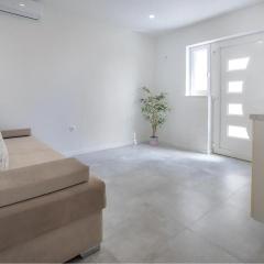 Lovely Apartment In Tucepi With House Sea View