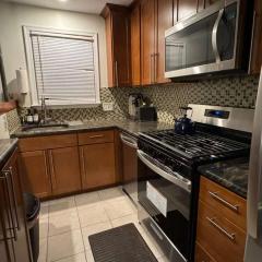 Bright 2BR and1BA Home Near Old Town, Metro, Airport and Potomac Yard