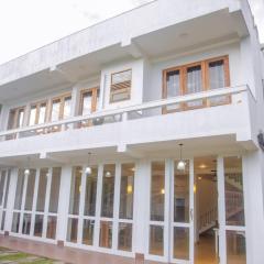 Gamage Hotel & Restaurant