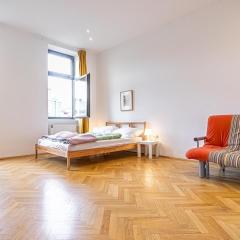 Simple Private Rooms in 5BR Shared Apartment, Garden by Lorenz Böhler & Danube