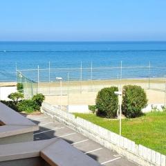 F007 - Fano, monolocale fronte mare in residence con piscina